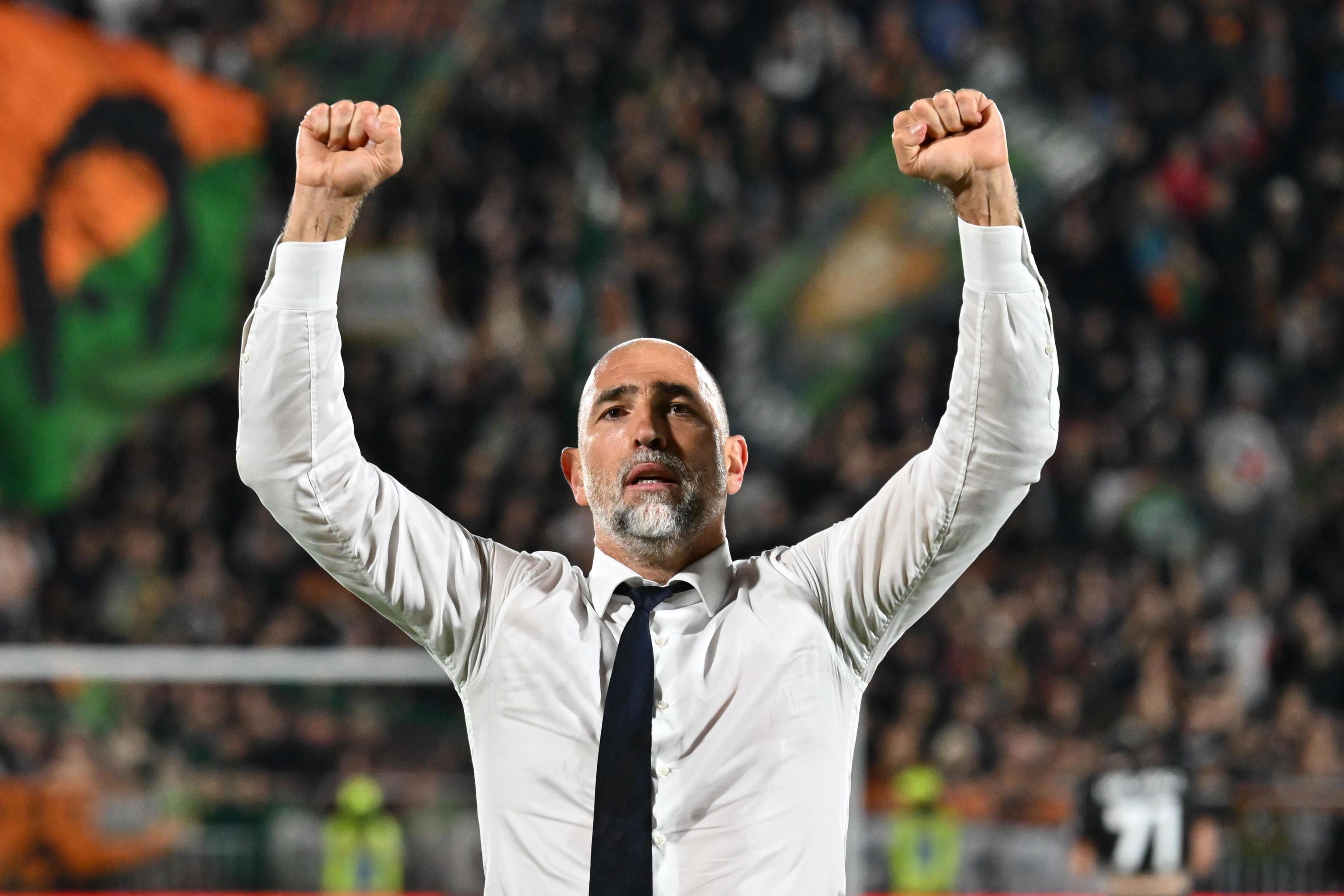 把我们带到, 边路的表现, 一支精彩的