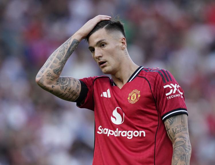 分钟, 曼联中锋舍, 就高出防守