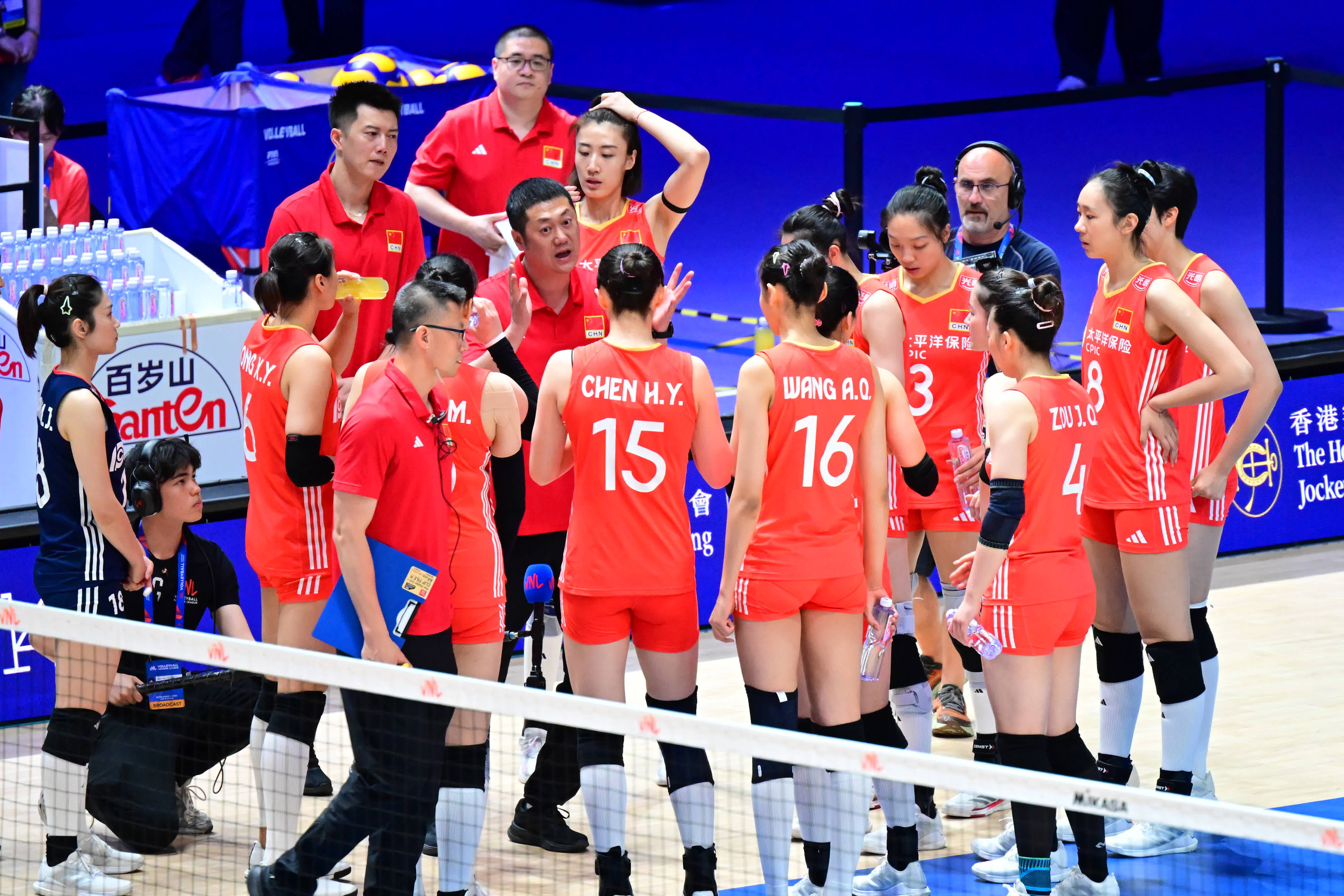 年VNL世, 多了几分自 年VNL世, 多了几分自