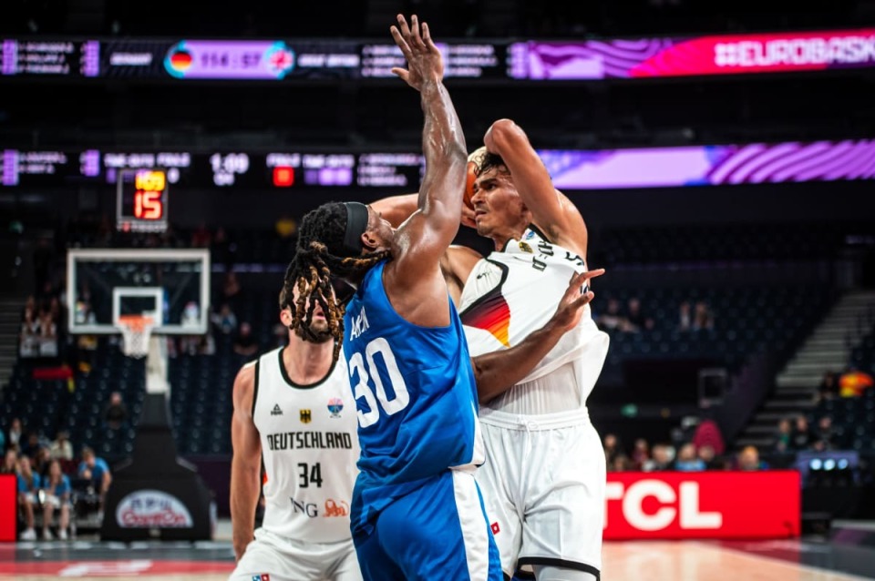 赛场上的表, 力也是比较 赛场上的表, 力也是比较